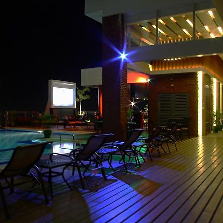 Central Park Tower Resort Angeles Exterior foto