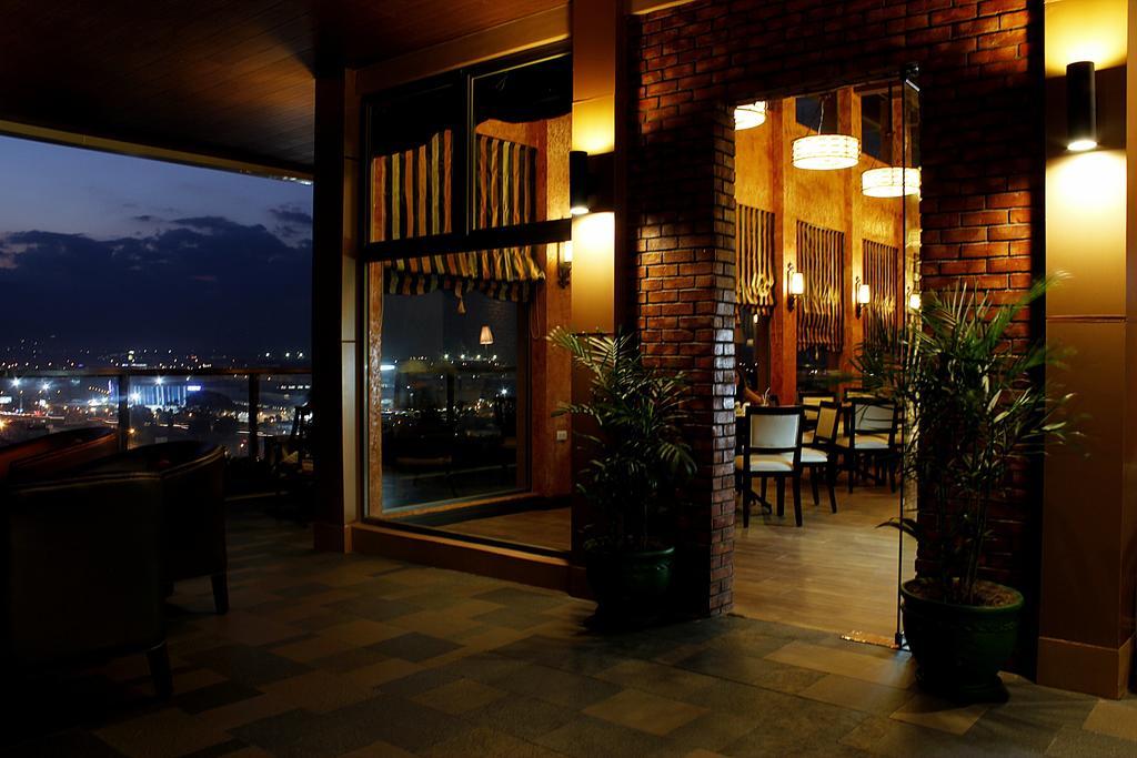 Central Park Tower Resort Angeles Exterior foto