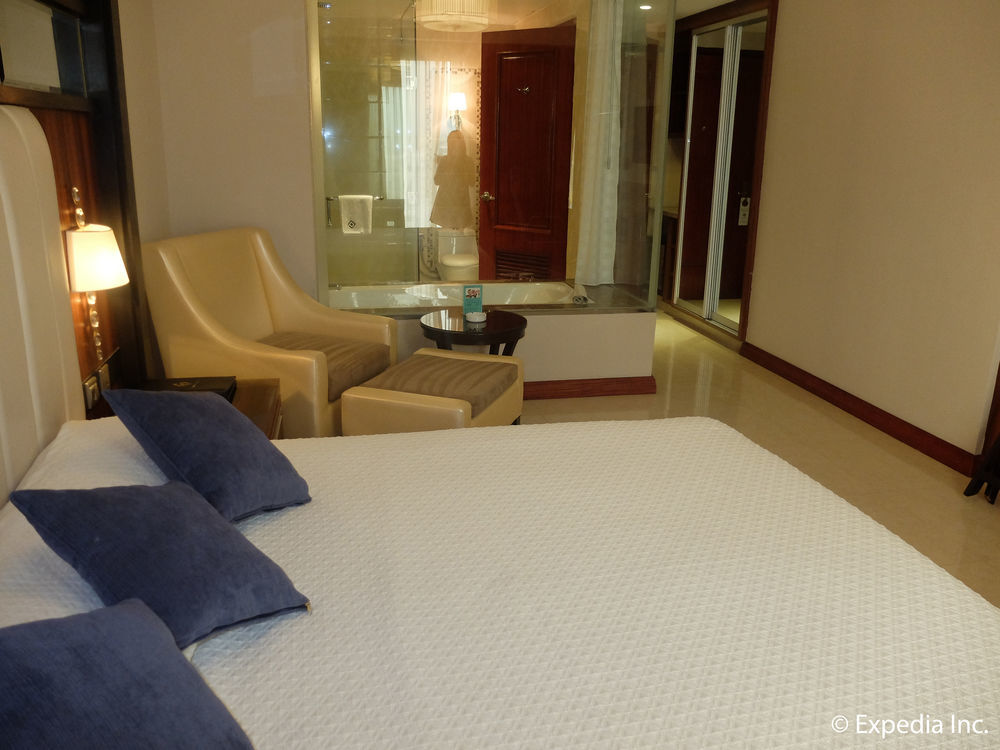 Central Park Tower Resort Angeles Exterior foto